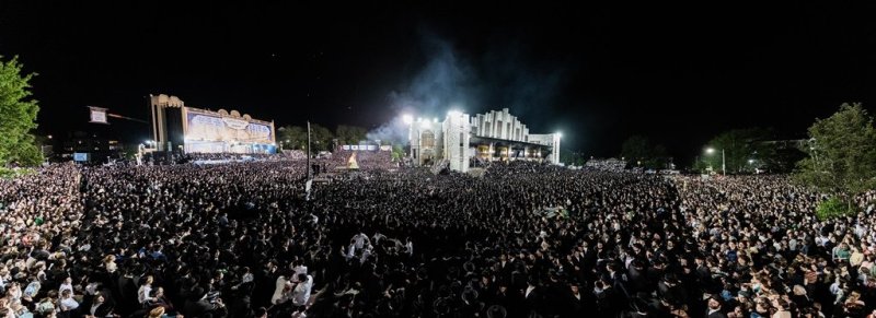 בחצרות סאטמר