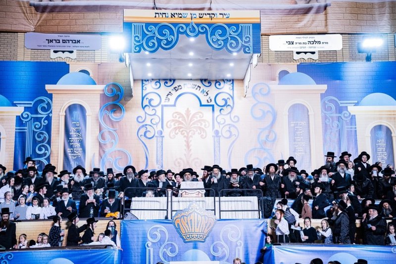 בחצרות סאטמר