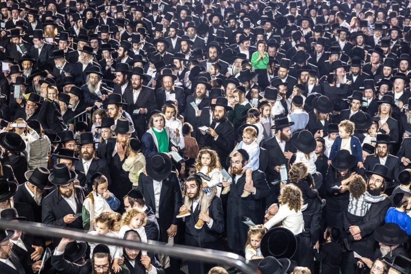 בחצרות סאטמר