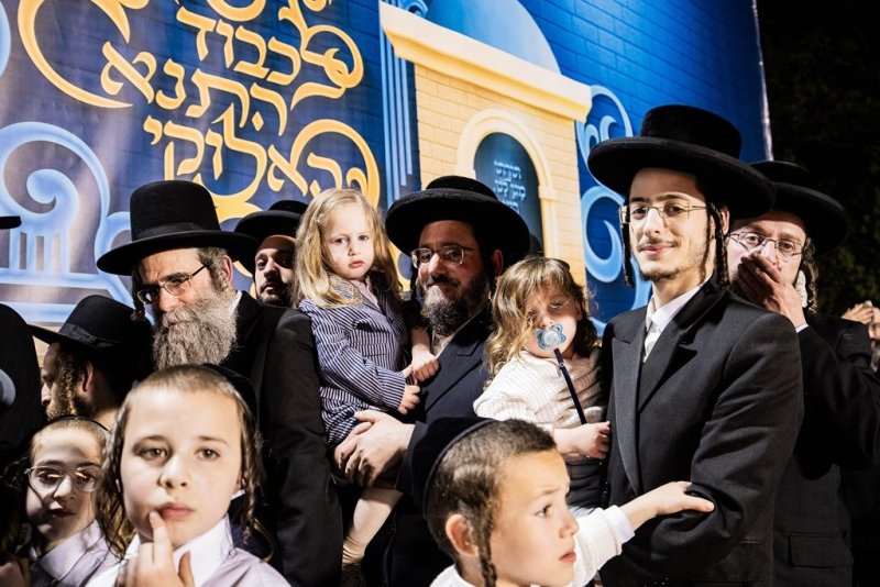 בחצרות סאטמר