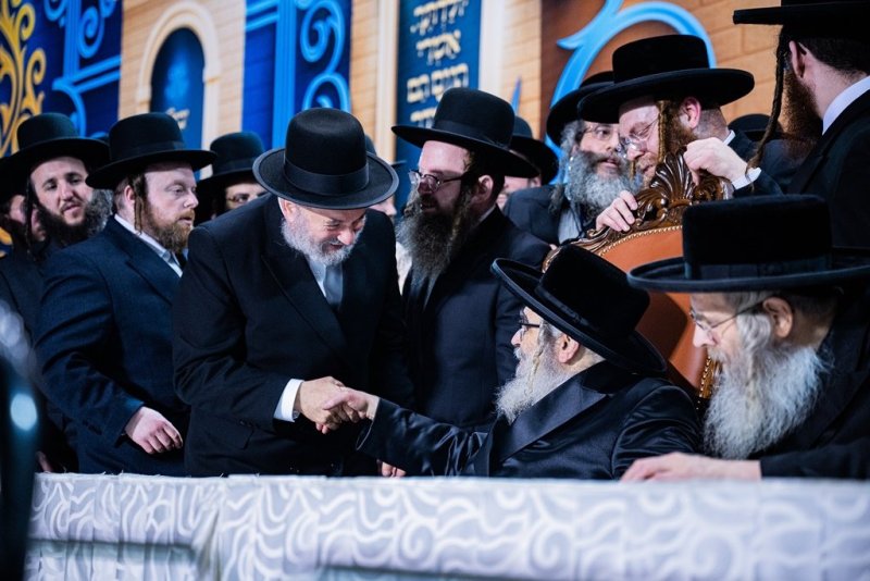 בחצרות סאטמר