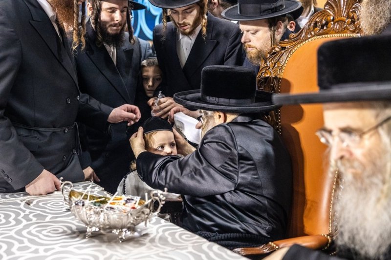 בחצרות סאטמר