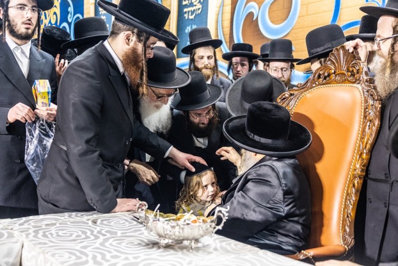 בחצרות סאטמר