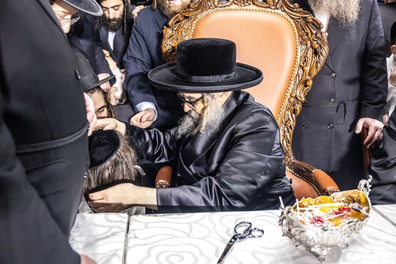 בחצרות סאטמר