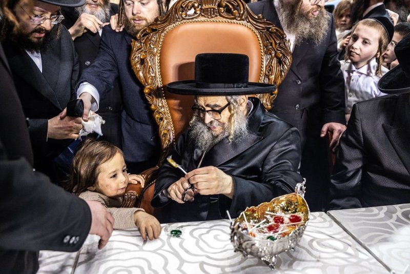 בחצרות סאטמר