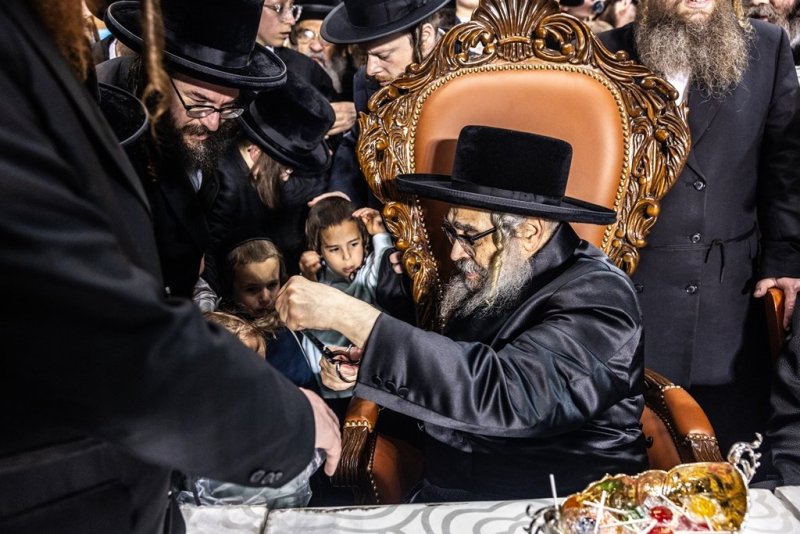 בחצרות סאטמר