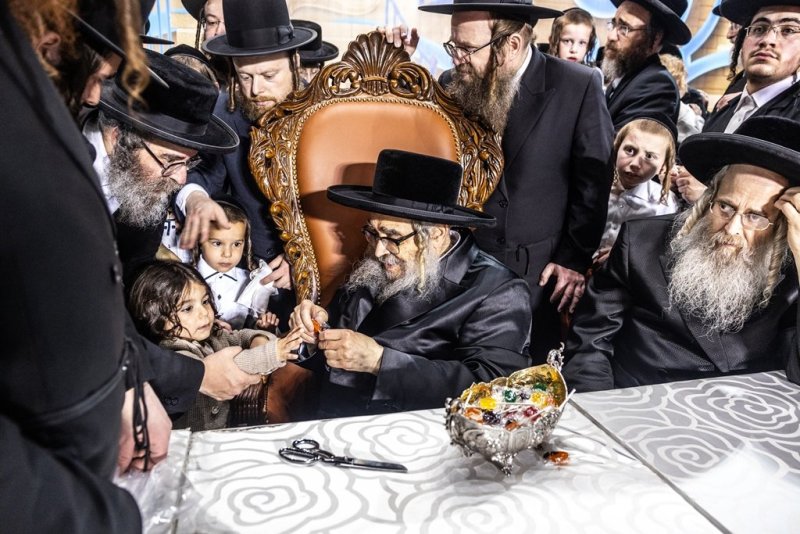 בחצרות סאטמר