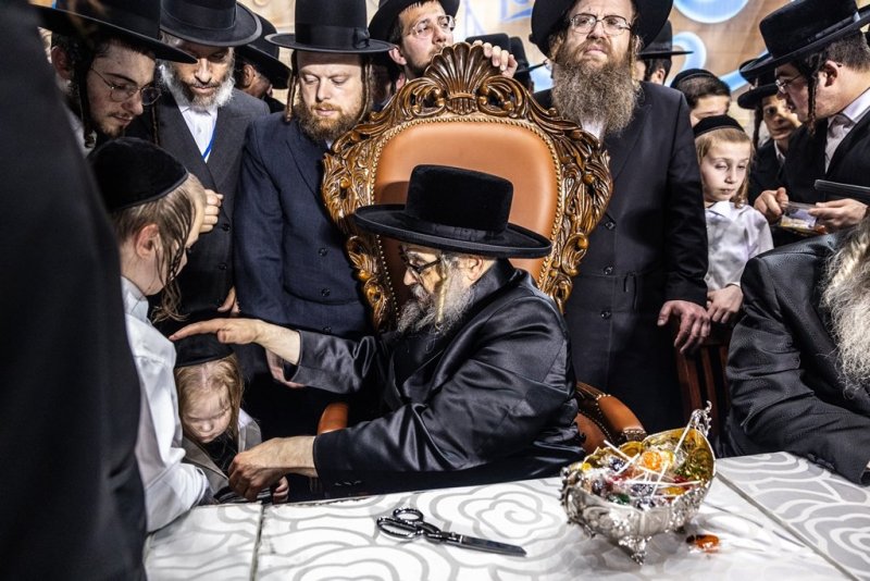 בחצרות סאטמר