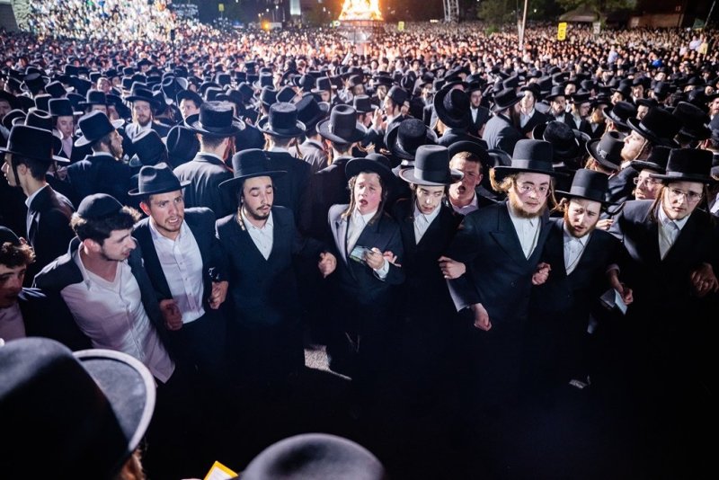 בחצרות סאטמר