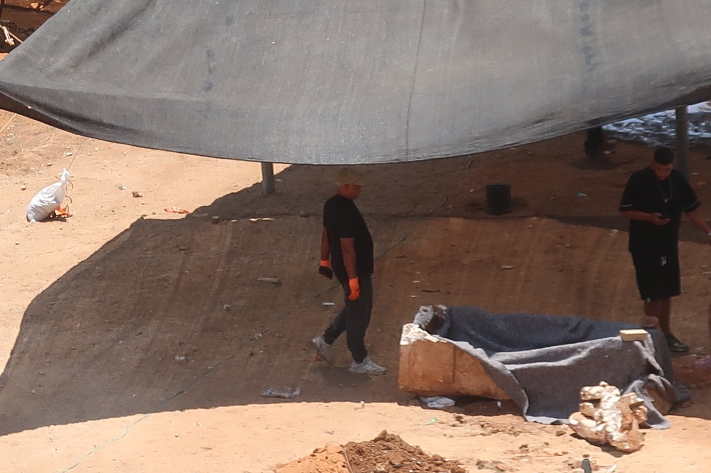 באדיבות המצלם