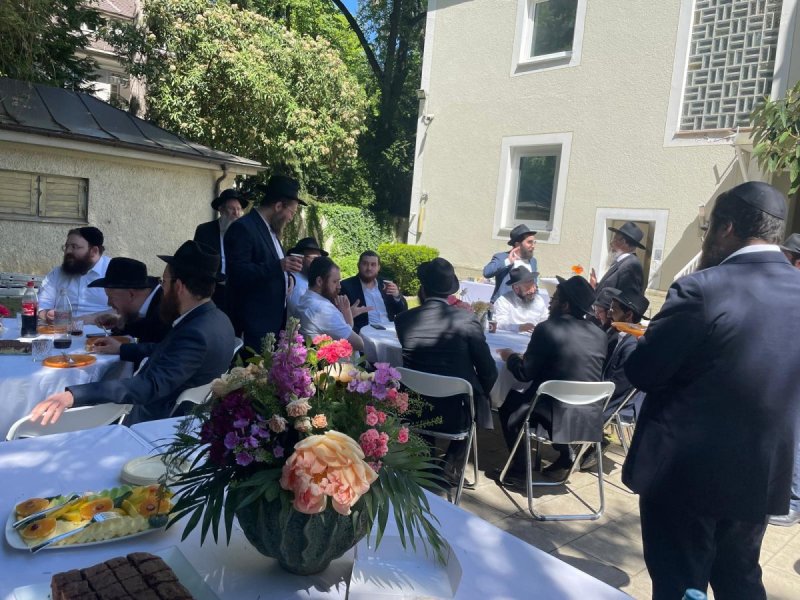 באדיבות המצלם