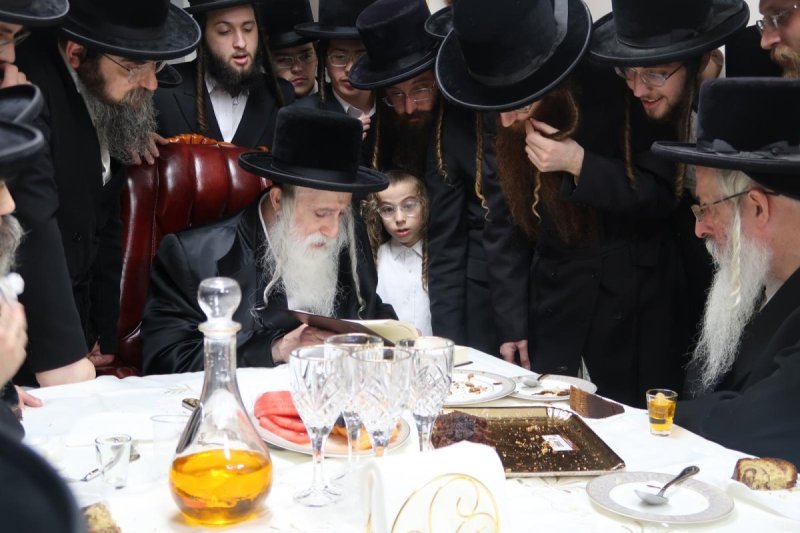 באדיבות המצלם