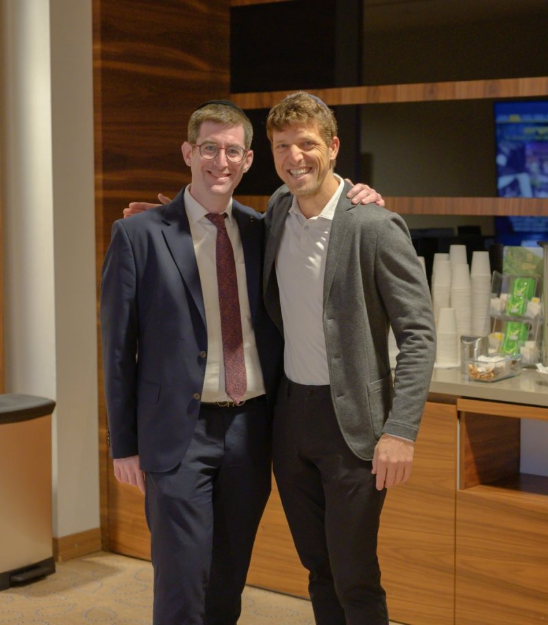 באדיבות המצלם