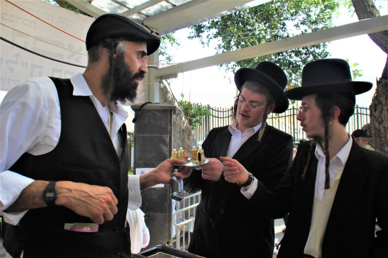 מ. אדלר