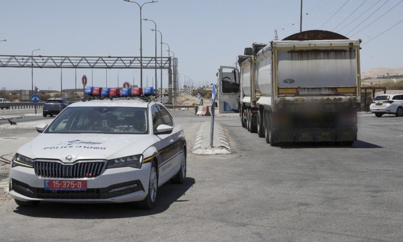ברח משוטרים, ניסה לדרוס בלש ואותר במסתור מצחין