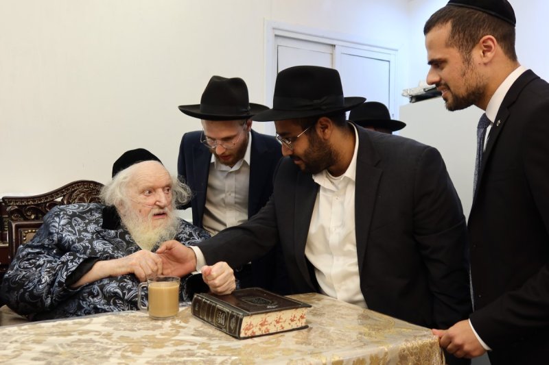 באדיבות המצלם