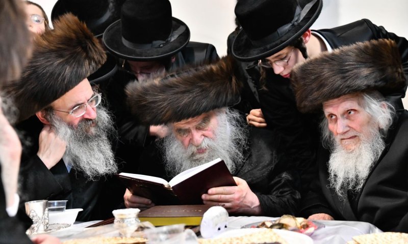 הגאב"ד הצדיק שבת בביתו של הרבי הקדוש ברחוב אחד העם