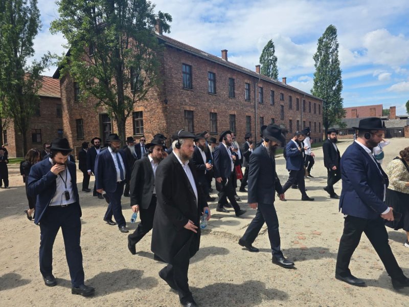 באדיבות המצלם