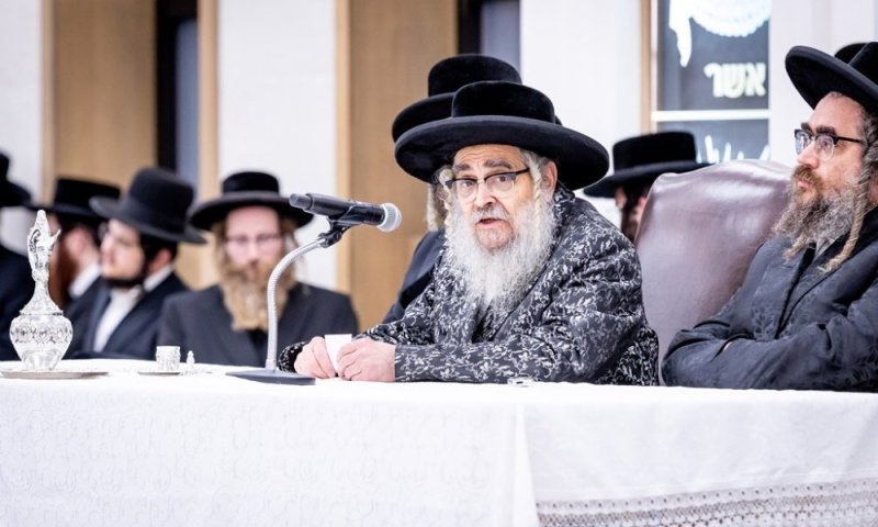 "קורים שם דברים נוראיים": הרבי דורש מהחסידים לעזוב את ויליאמסבורג