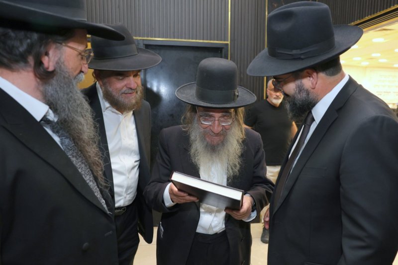 באדיבות המצלם