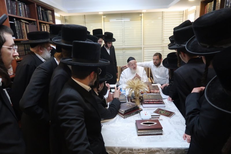 באדיבות המצלם