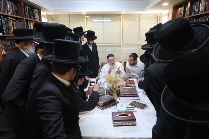 באדיבות המצלם