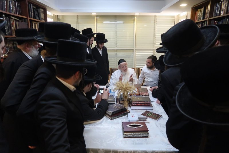 באדיבות המצלם