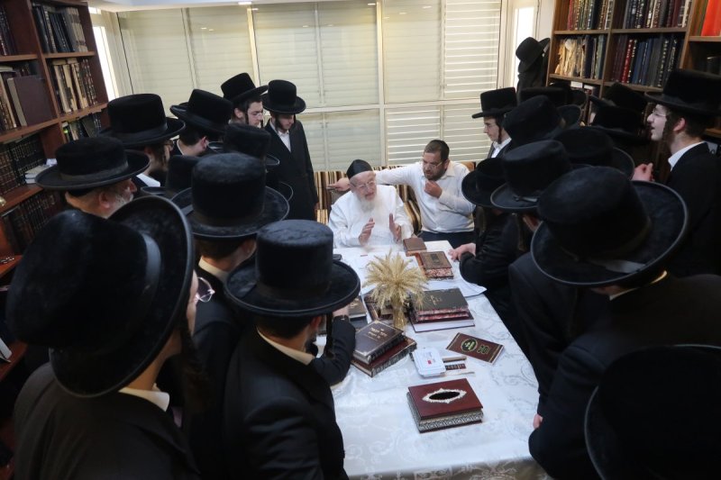 באדיבות המצלם