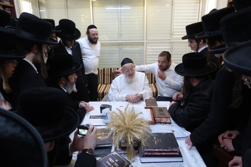 באדיבות המצלם