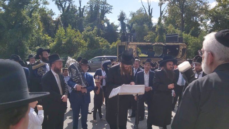 באדיבות המצלם