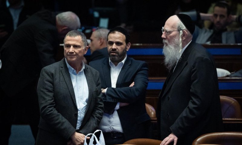 החרדים נגד אדלשטיין - “בני התורה מתחת למסתננים” | האיום של גפני