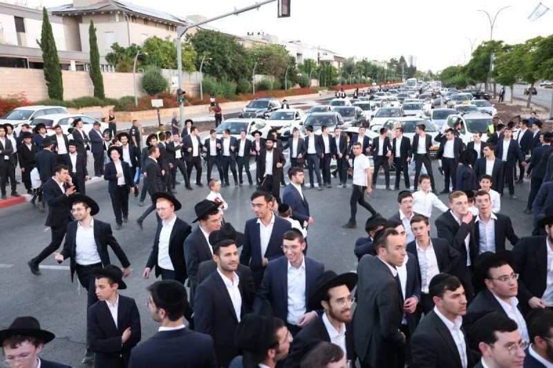 יעקב נחומי, דניאל נפוסי ופנחס עמנואל