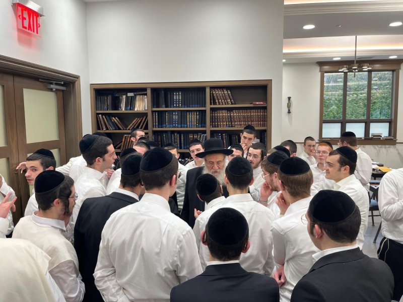 באדיבות המצלם