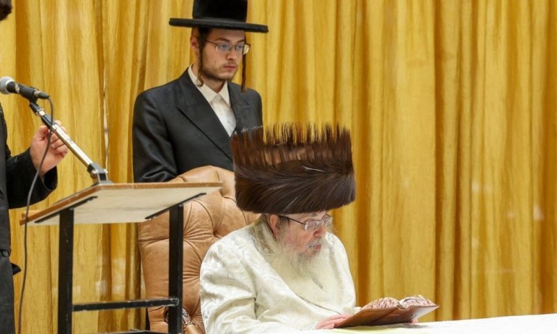ה'הויז בחור' של האדמו"ר שביקש בהזמנה סליחה מהחסידים