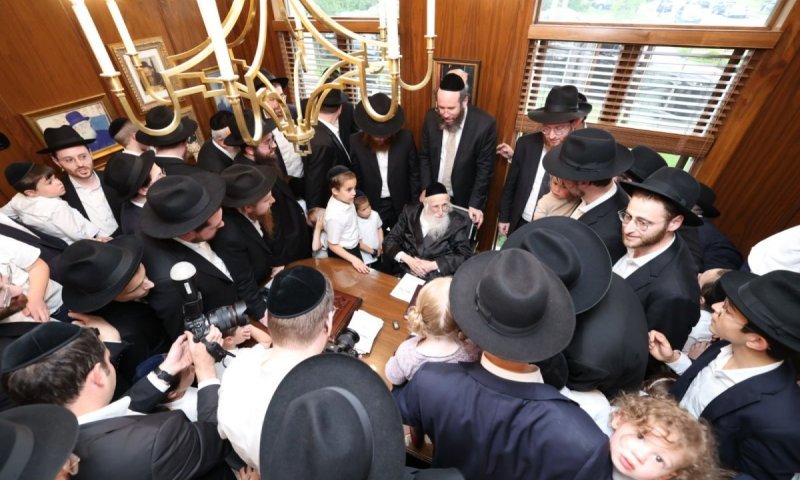 יום שני למסע רבי עזריאל: מעמדי קבלות פנים ופגישות עם גדולי התורה