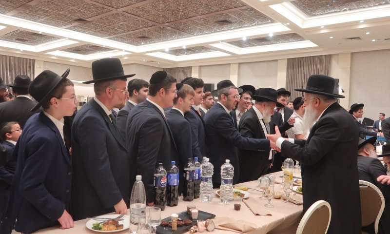 בראשות גדולי ישראל: המונים בחתונת בן זקוניו של הגרג"י לוי ר"י באר התורה