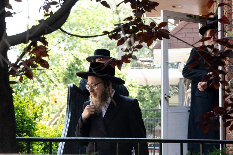 באדיבות המצלם