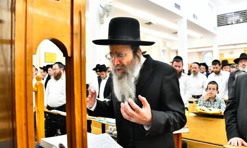 בעקבות המצב הקשה: אלפים במיר בעצרת תפילה ושיחת המשגיח