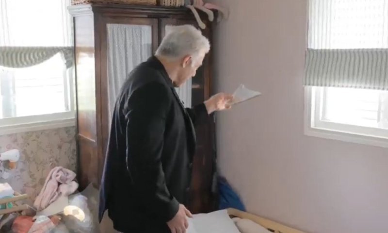 לפיד חושף: "זכוכיות נפלו על המיטה של הנכדה שלי"