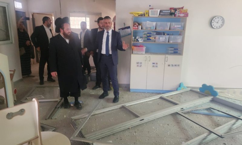 הפגיעה בבני ברק: מתחם 'פתחיה' נהרס מהיסוד - השר ביקר במקום