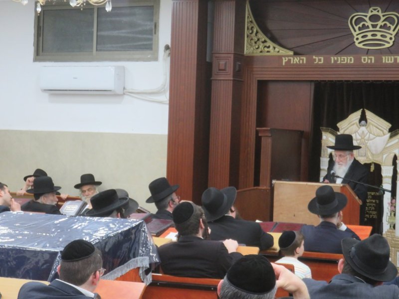 באדיבות המצלם
