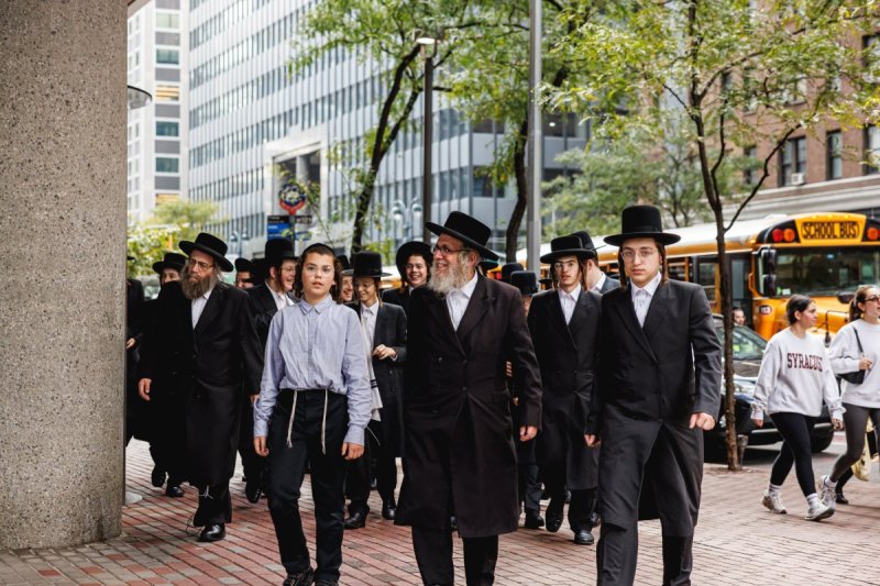 האחים לאנטשעווסקי, אברומי בלום, ד. ה. כרם, אייזיק. י, Clear shot