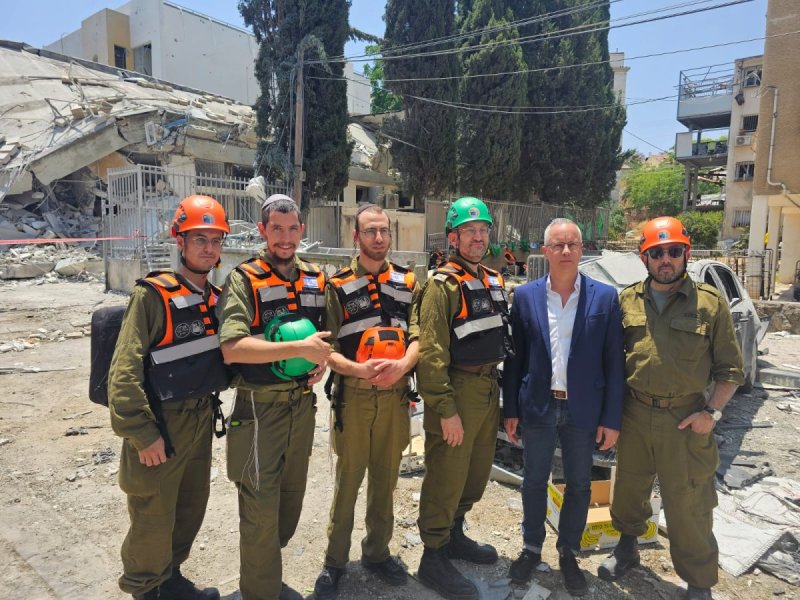 באדיבות המצלם