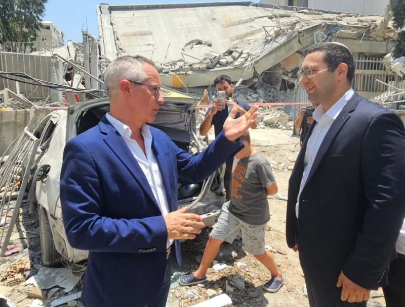 באדיבות המצלם