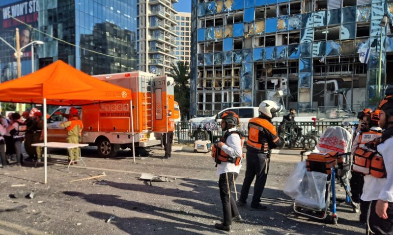לאחר שביקר בזירת הנפילה בבני ברק, שגריר שוויץ הרגיש את הטיל האיראני
