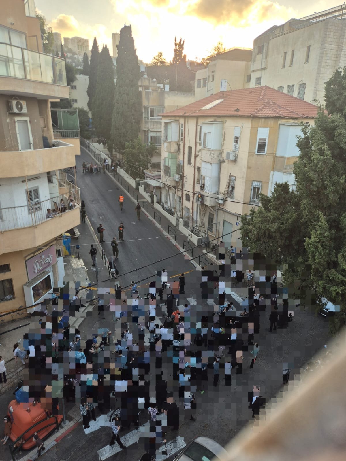 באדיבות המצלם