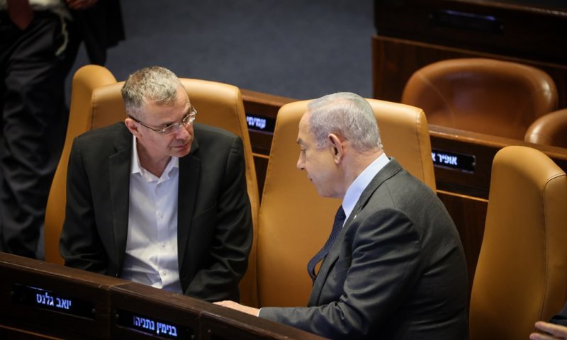 "מה עושים עם גוטליב?": נתניהו ולוין בשיחות סגורות על "מבריחי המנדטים"