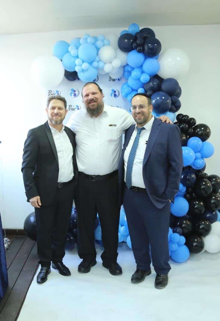 באדיבות המצלם