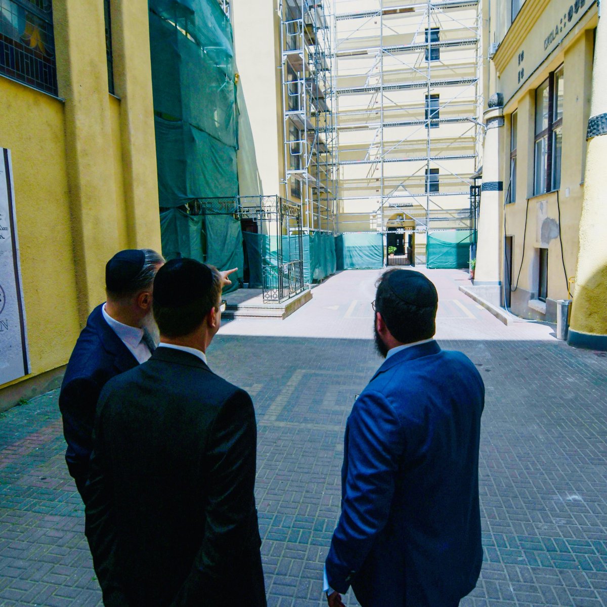 באדיבות המצלם