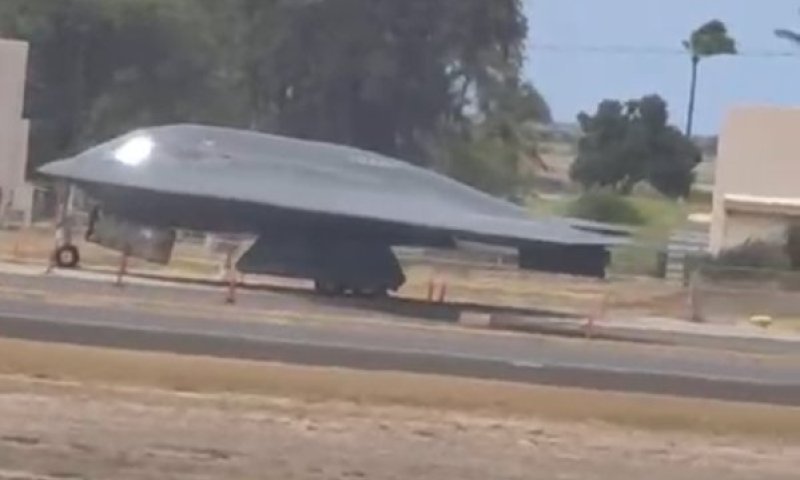 תקוע מאחור: תקלה במפציץ האמריקני שחזר מהפצצה באיראן